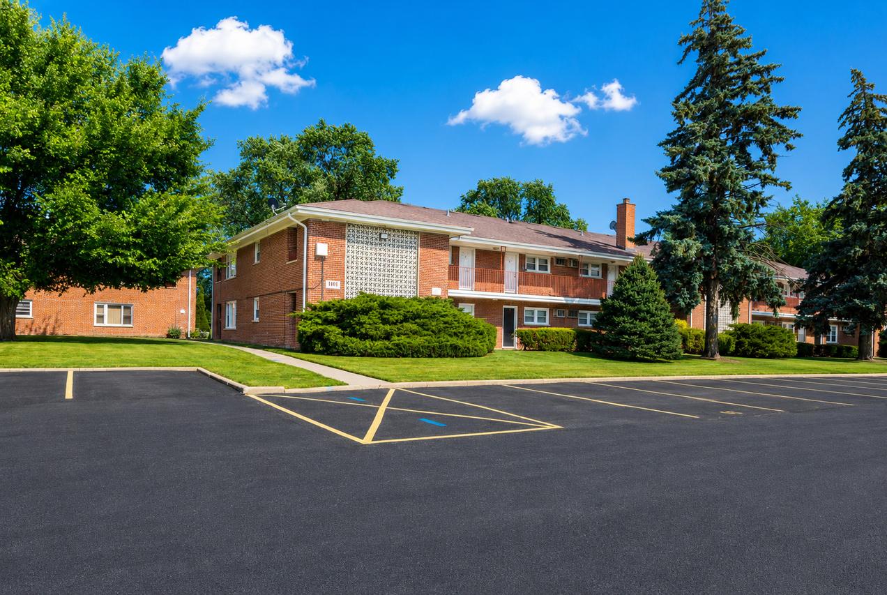 1101 Holiday Ln. #8, Des Plaines, IL 60016