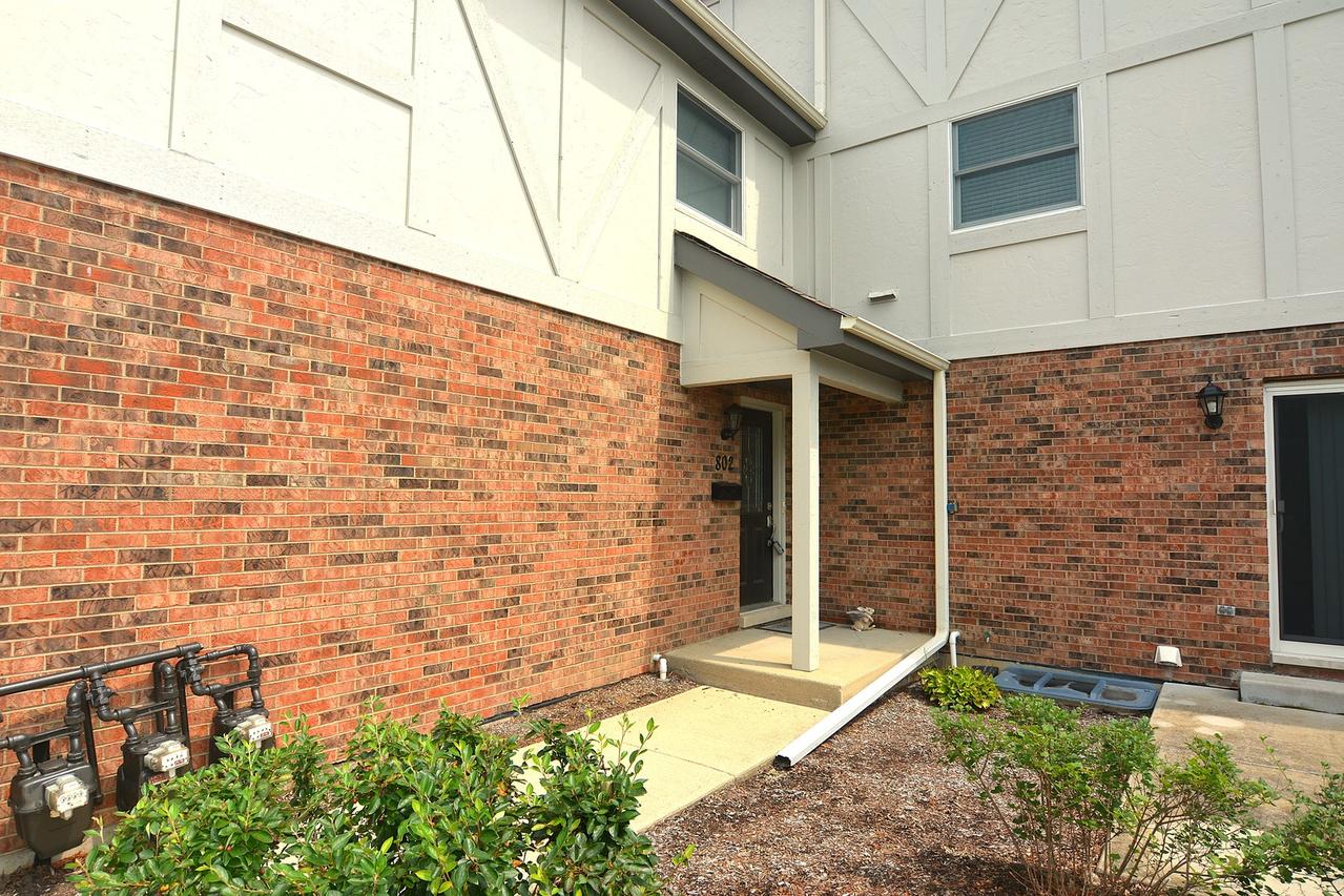 802 E Hillside Ave., Barrington, IL 60010
