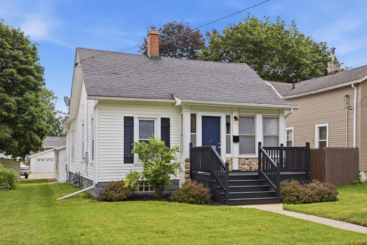422 S 10th St., Dekalb, IL 60115