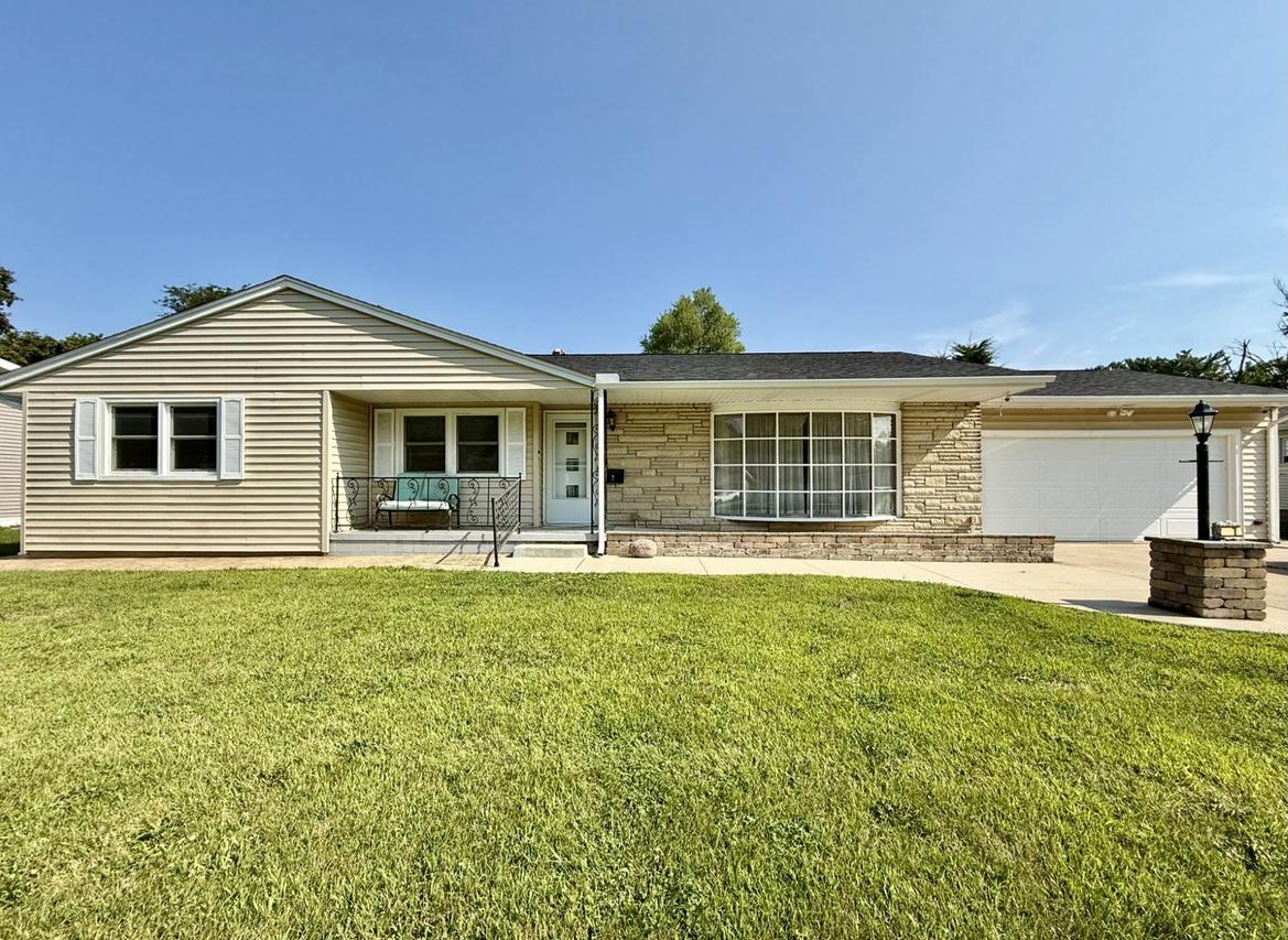 7 Edgewood Dr., Kewanee, IL 61443