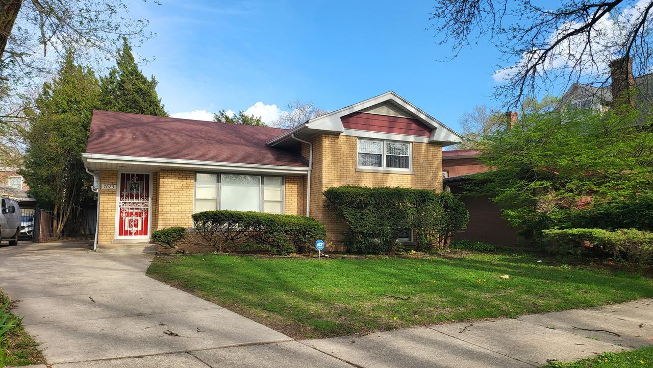 7023 S Bennett Ave., Chicago, IL 60649