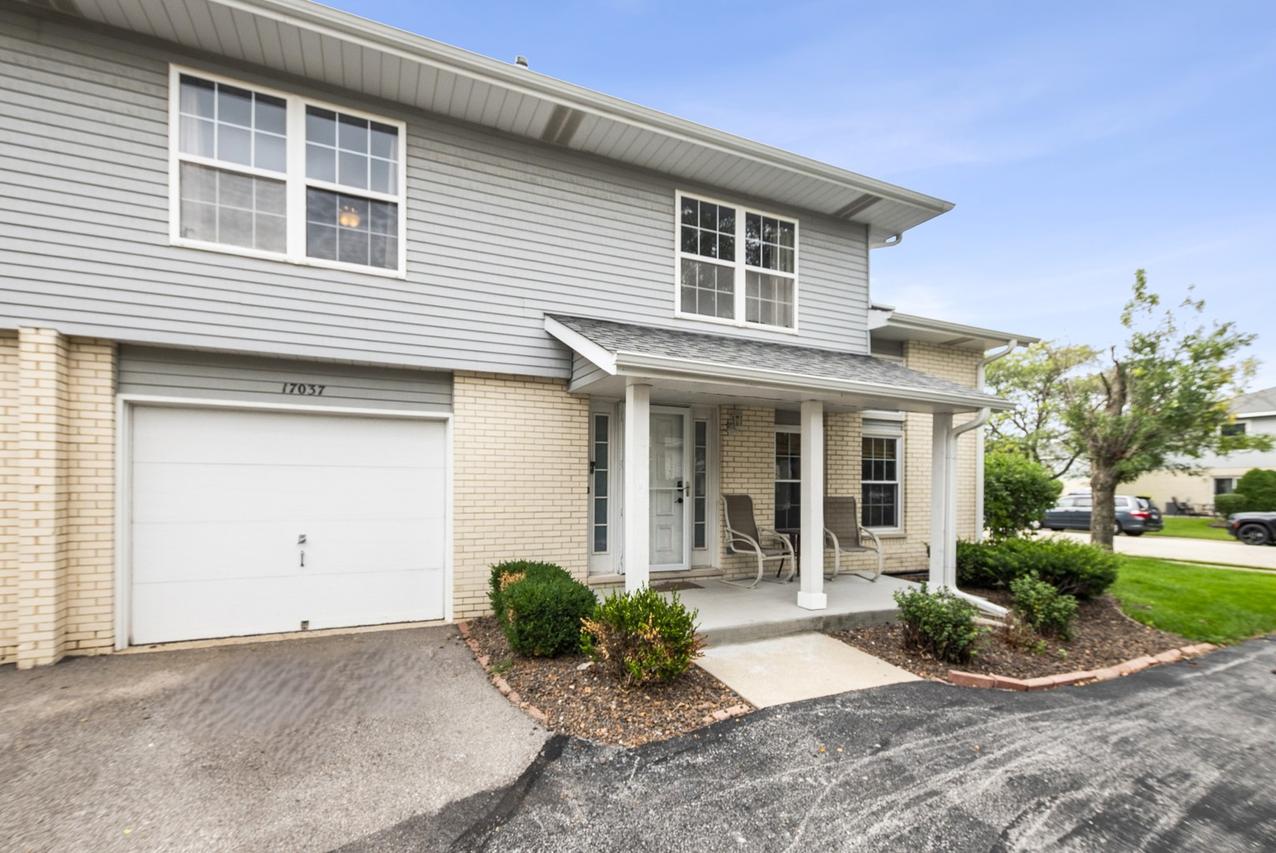 17037 East Circle Dr., Tinley Park, IL 60477