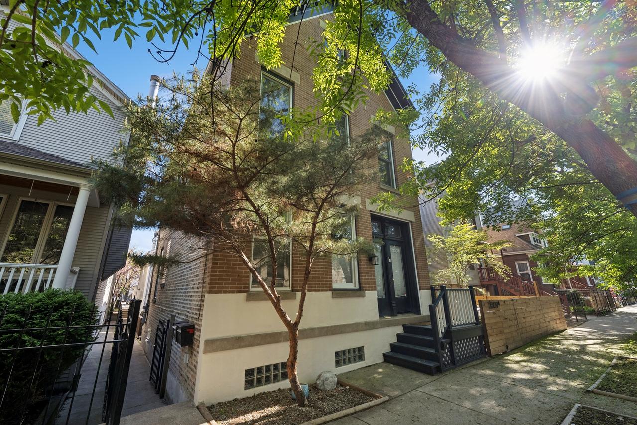 2307 W Melrose St. #F, Chicago, IL 60618