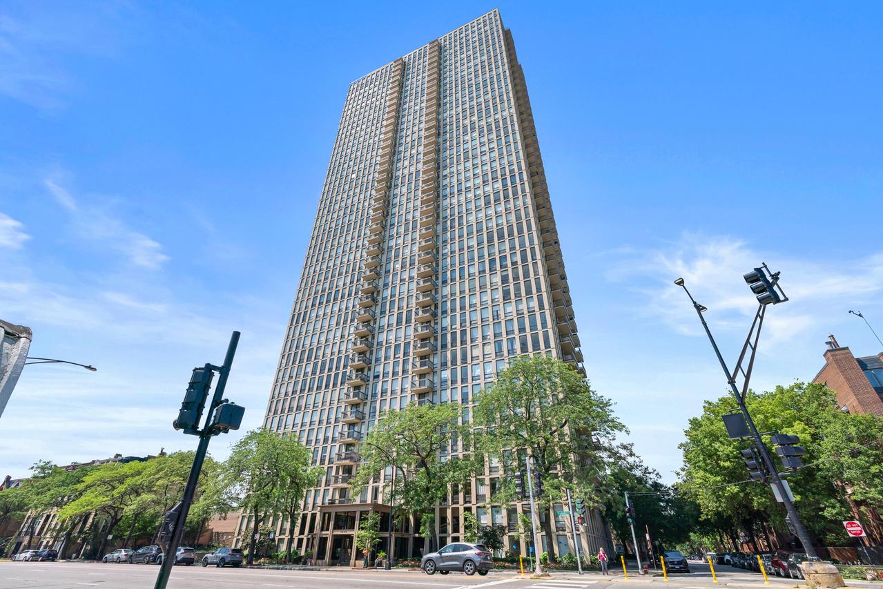 1660 N La Salle Dr. #3503, Chicago, IL 60614