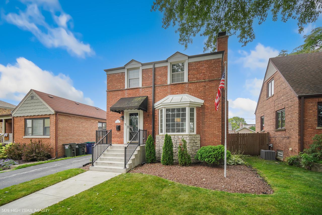 9717 S Hamlin Ave., Evergreen Park, IL 60805