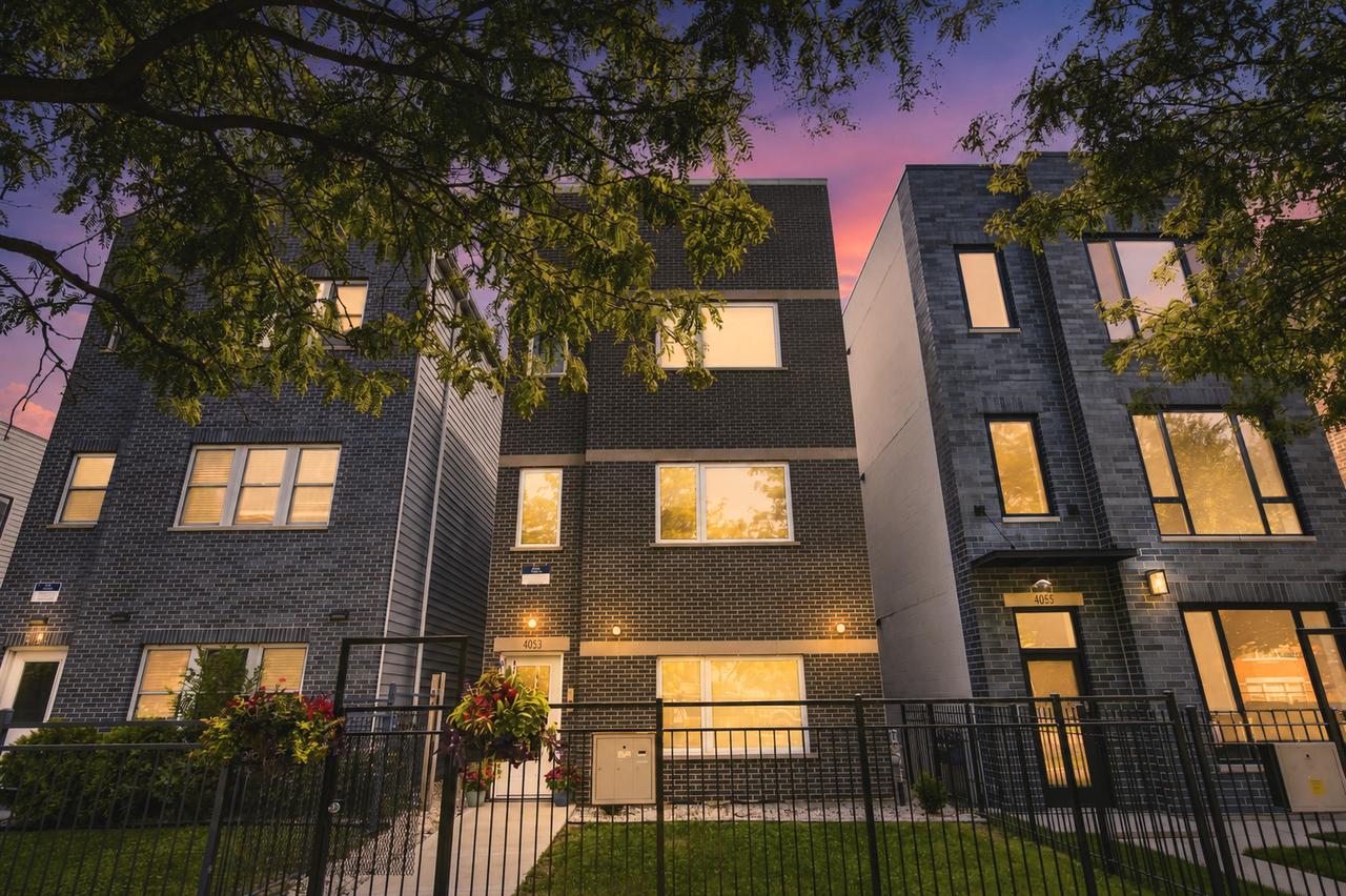 4053 S Prairie Ave., Chicago, IL 60653
