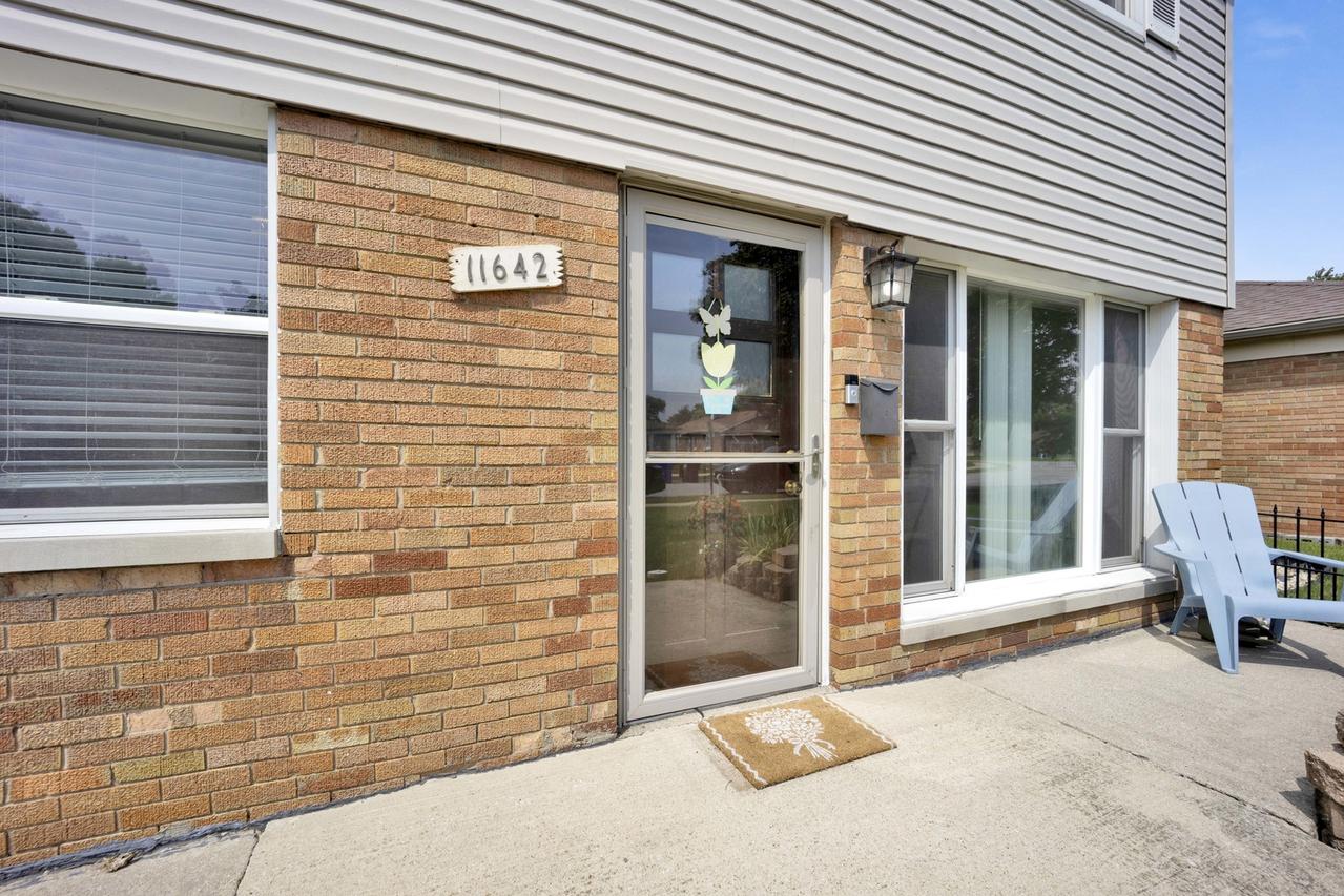 11642 S Meadow Lane Dr., Merrionette Park, IL 60803
