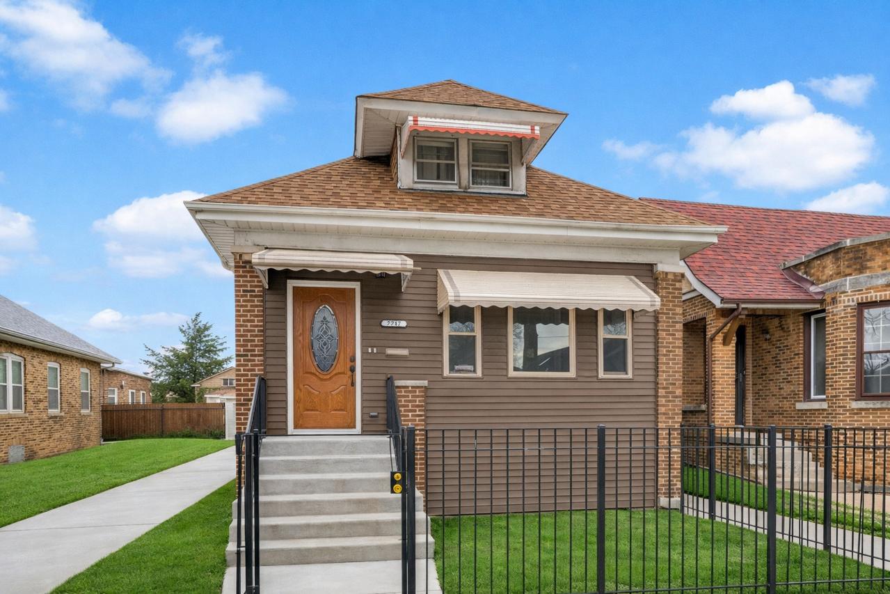 7717 S Luella Ave., Chicago, IL 60649