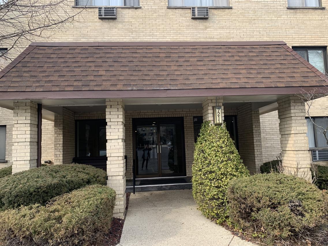 7211 Wolf Rd. #412A, Indian Head Park, IL 60525