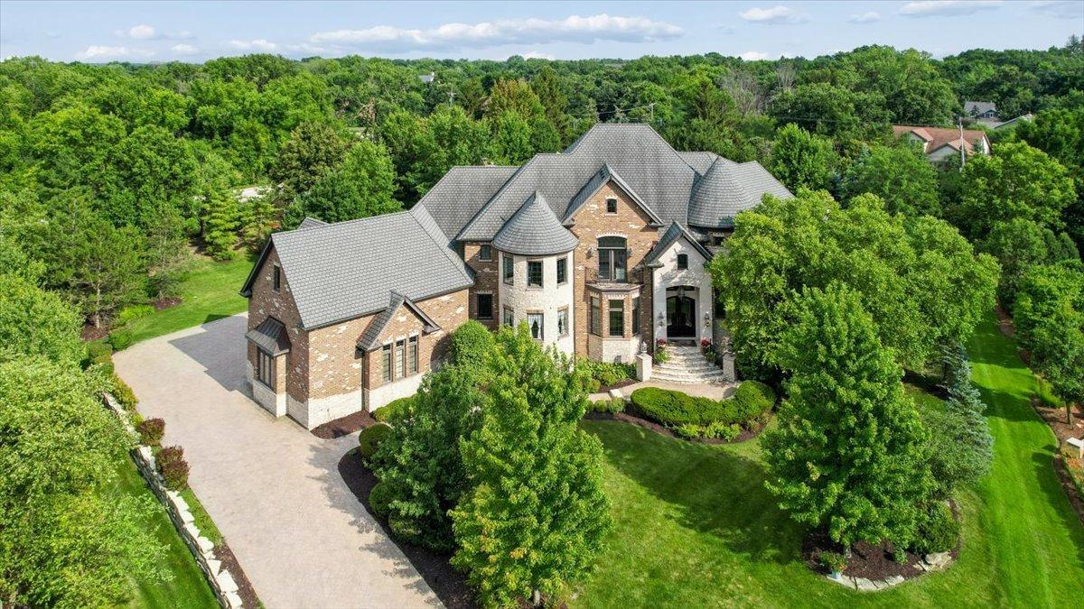 107 Forest Edge Dr., Palos Park, IL 60464