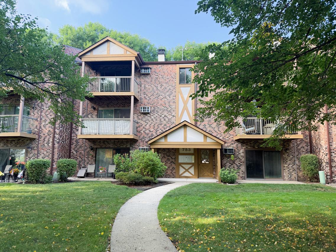 753 S Dwyer Ave. #E, Arlington Heights, IL 60005