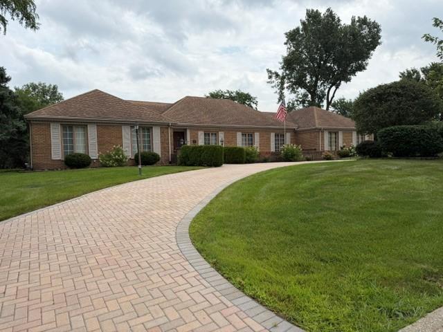 8283 Lake Ridge Dr., Burr Ridge, IL 60527