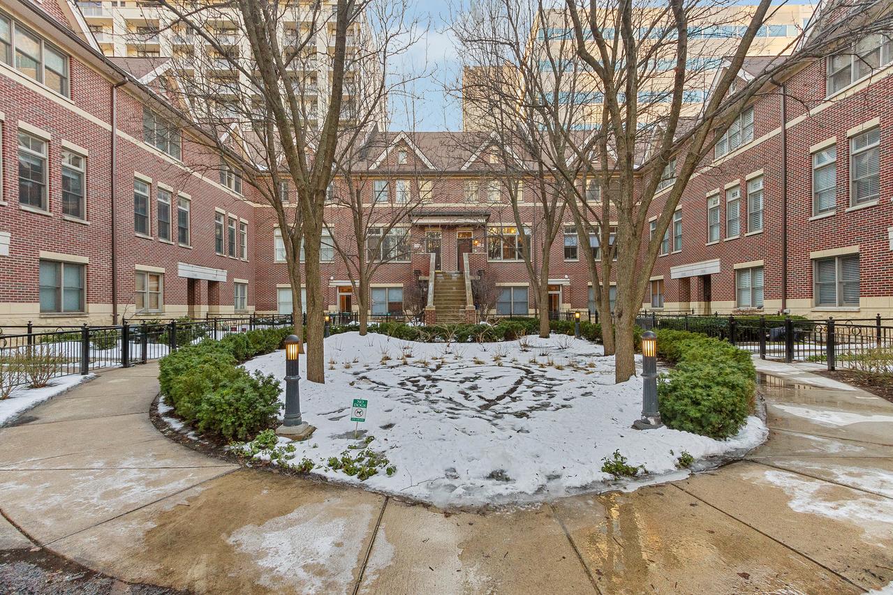 1942 S Prairie St. #2, Chicago, IL 60616