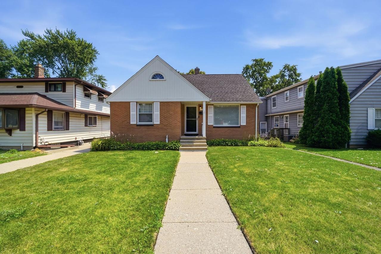 1009 Leith Ave., Waukegan, IL 60085