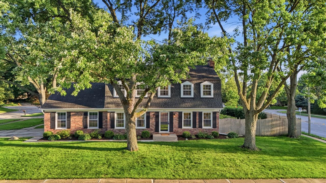 604 Timber Trail Dr., Naperville, IL 60565