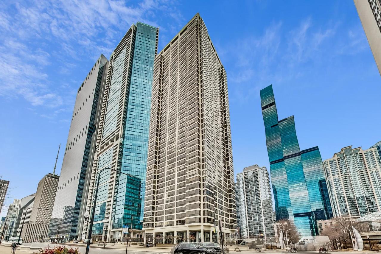 360 E Randolph St. #2502, Chicago, IL 60601
