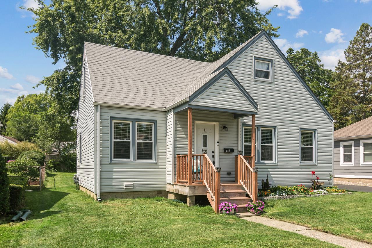 418 S Lake Ter., Mundelein, IL 60060