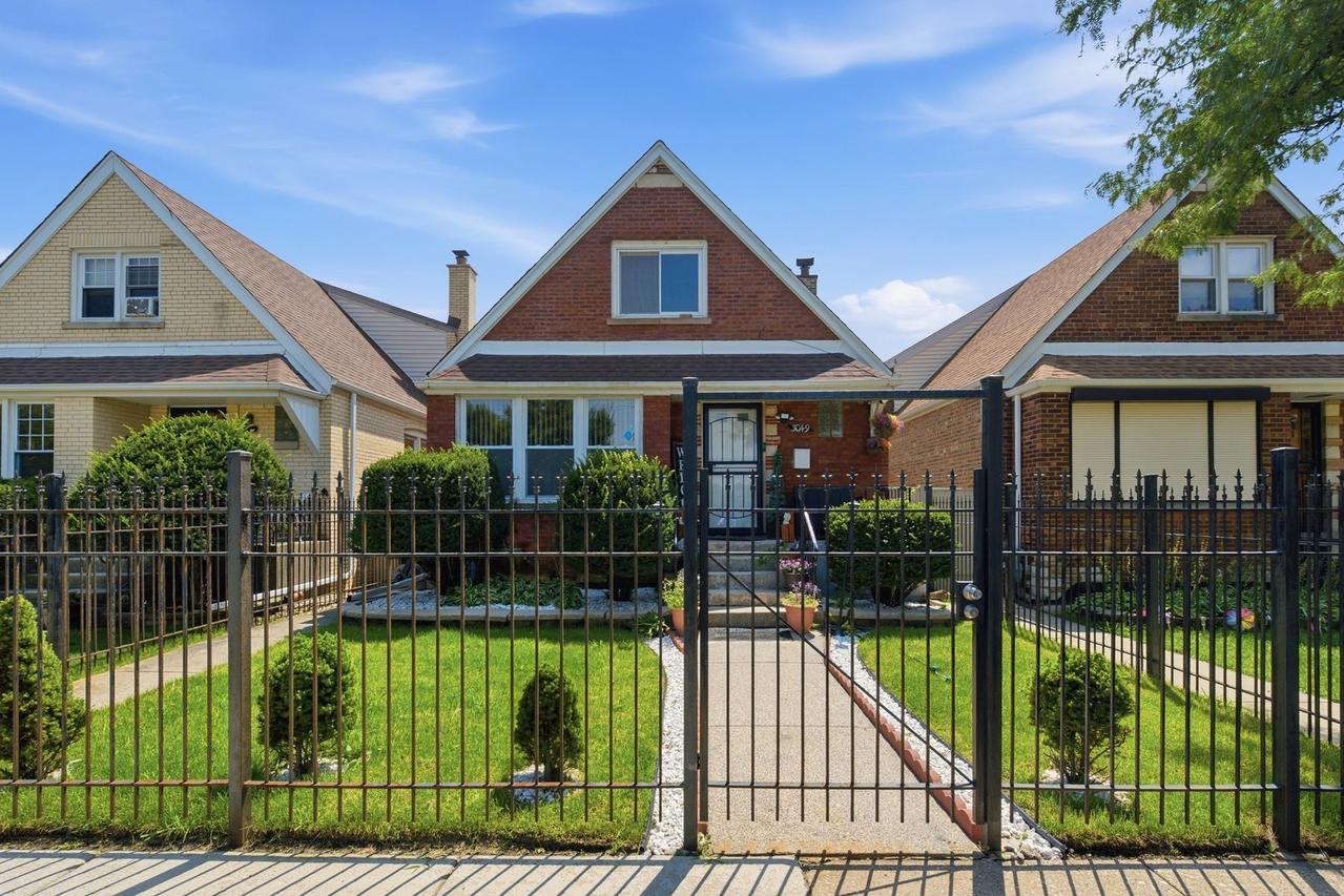 3049 W 71st St., Chicago, IL 60629