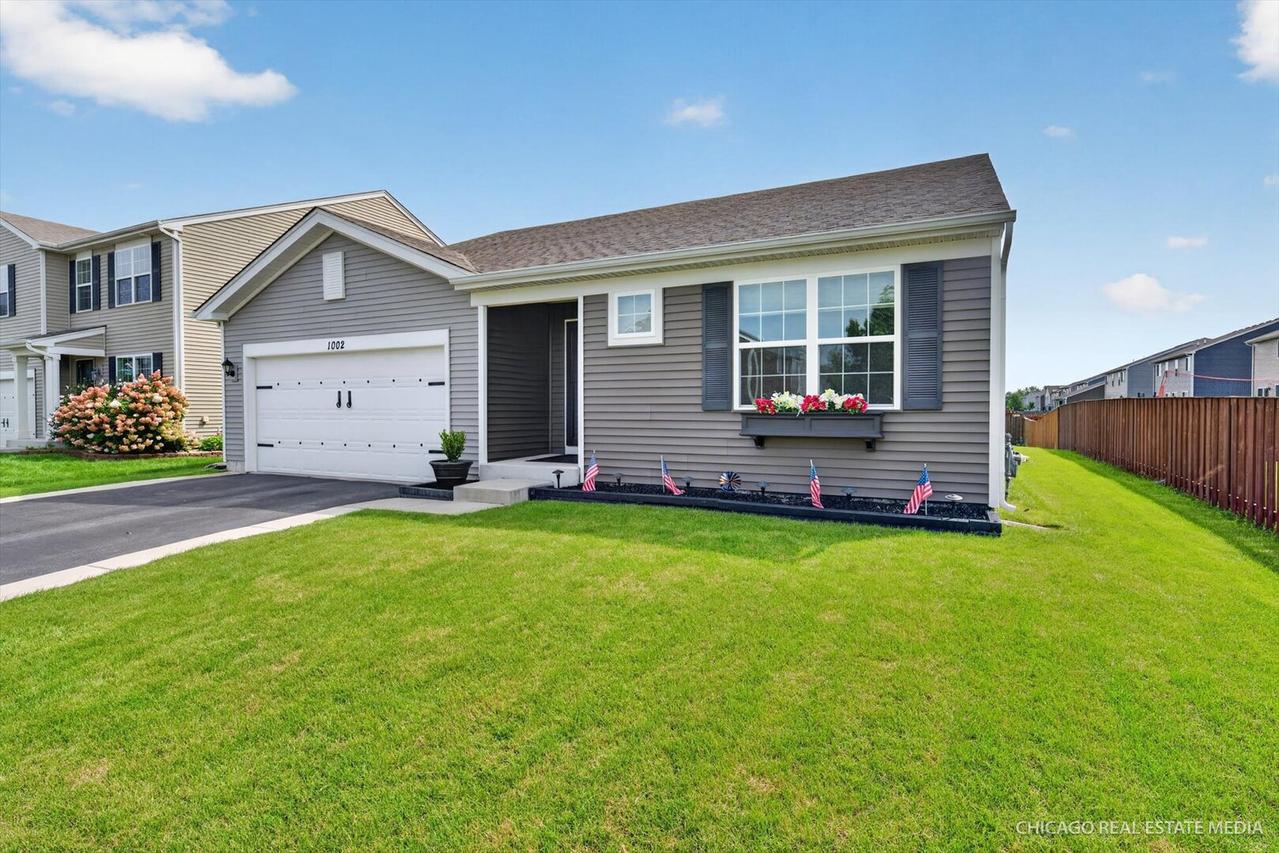 1002 Chestnut Dr., Pingree Grove, IL 60140