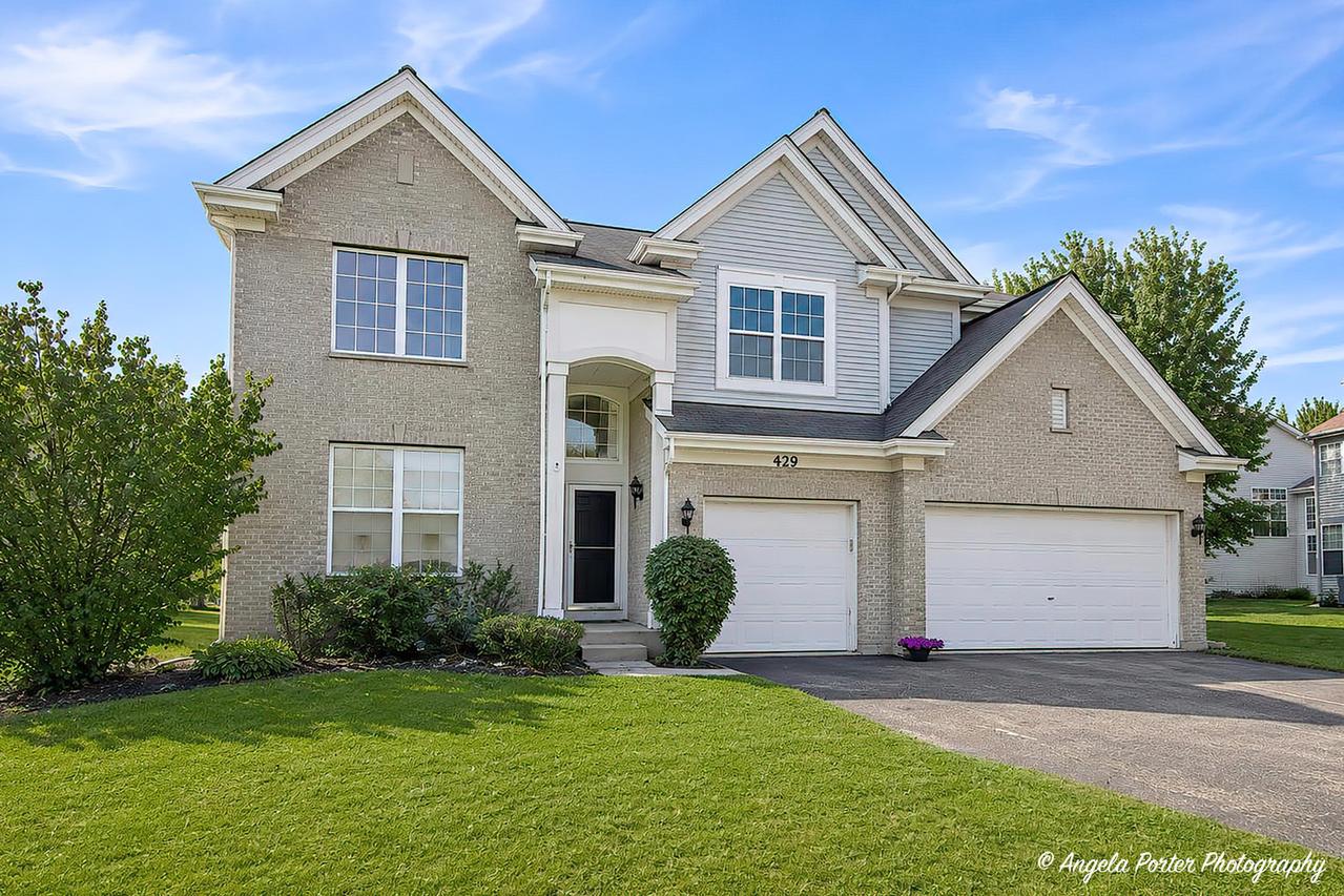 429 W Newbridge Ln., Round Lake, IL 60073