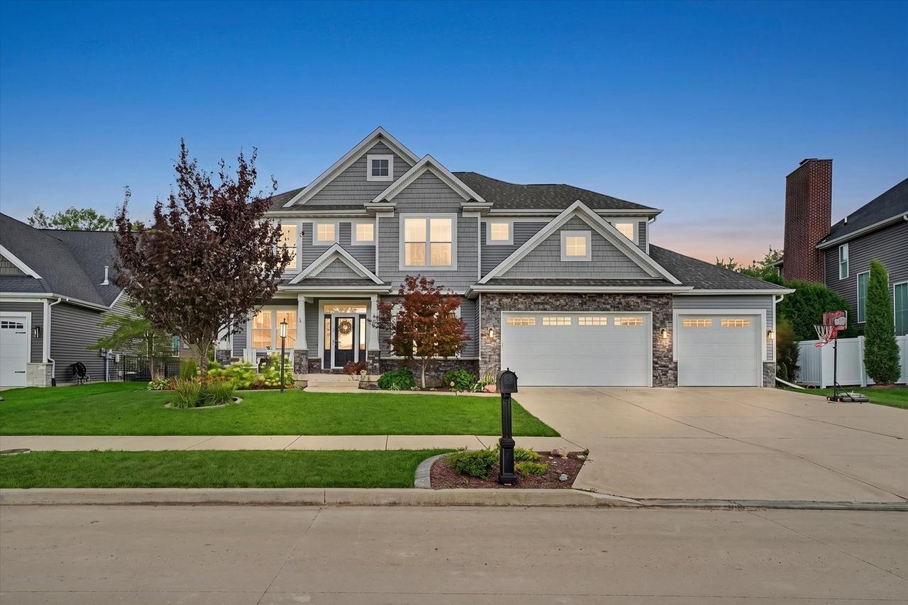 413 Lake Falls Blvd., Savoy, IL 61874