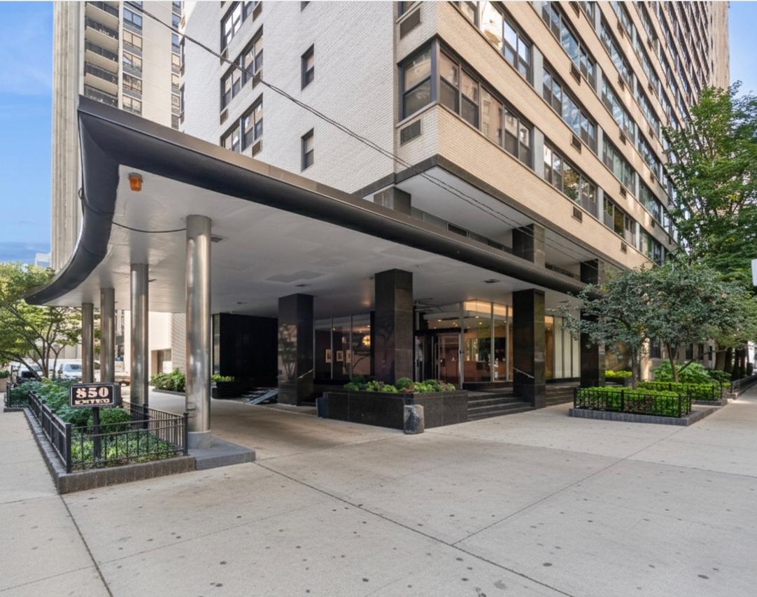 850 N Dewitt Pl. #10G, Chicago, IL 60611