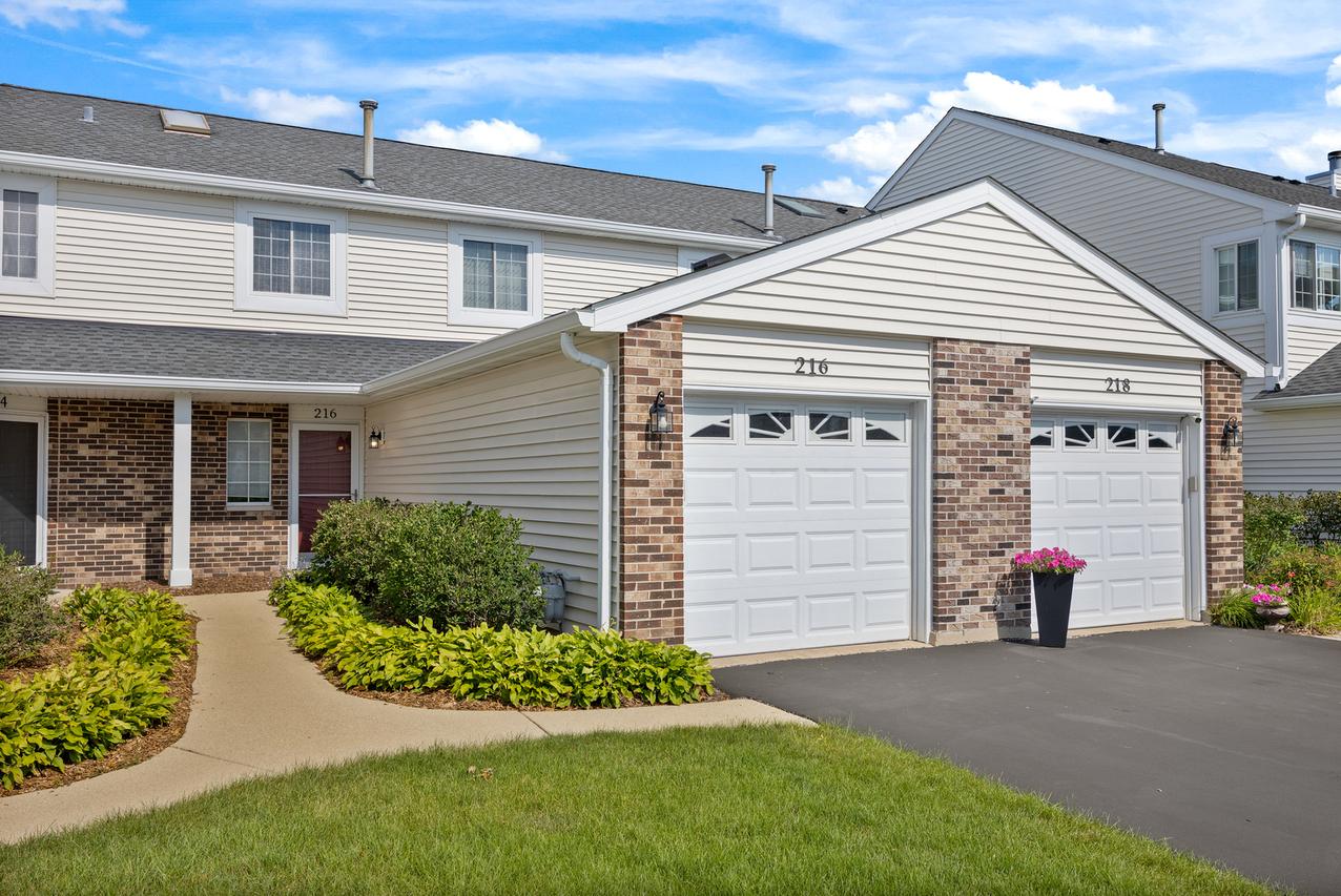 216 Brittany Dr. #8E-2, Streamwood, IL 60107
