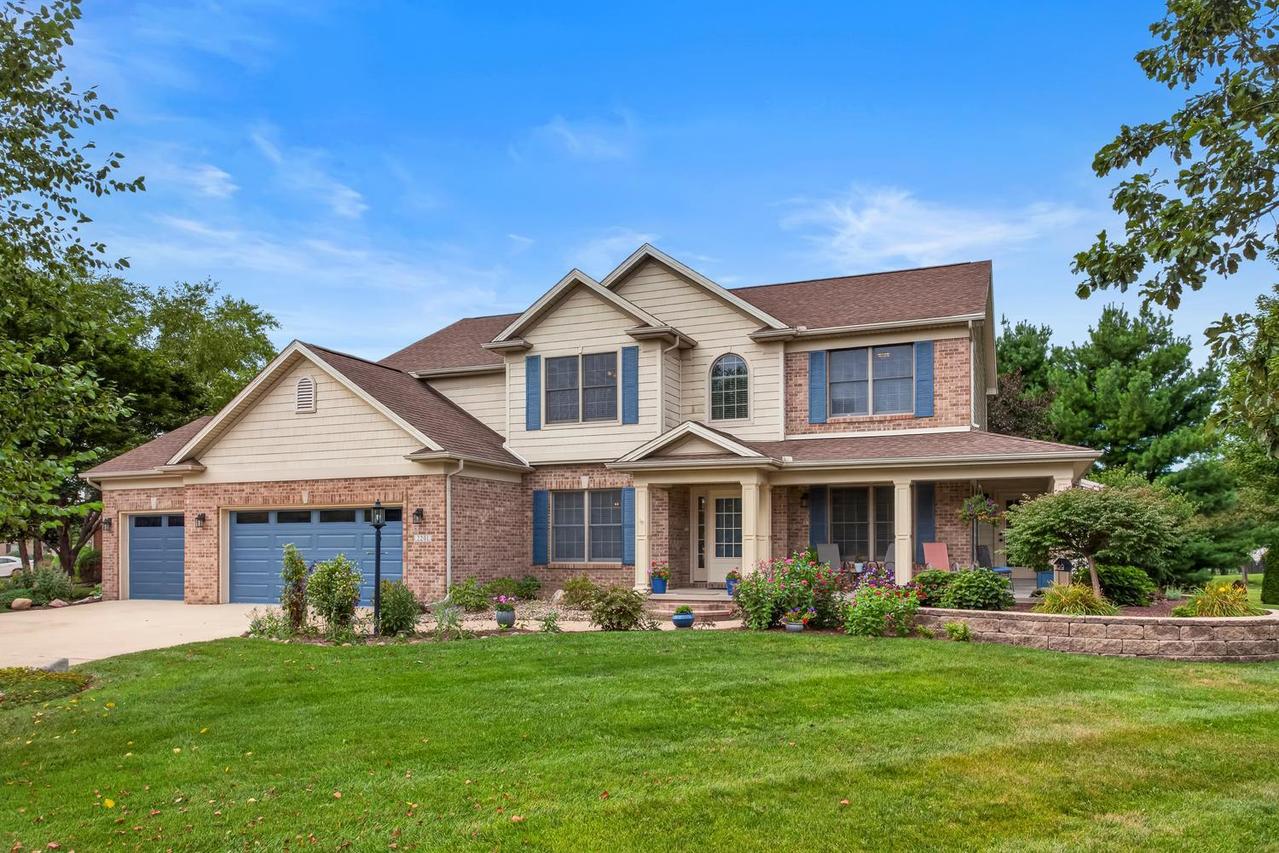 2201 Strand Dr., Champaign, IL 61822