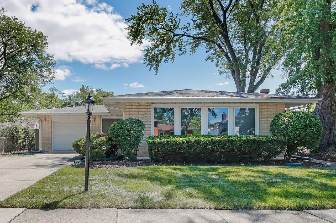 281 Diamond Head Dr., Des Plaines, IL 60018