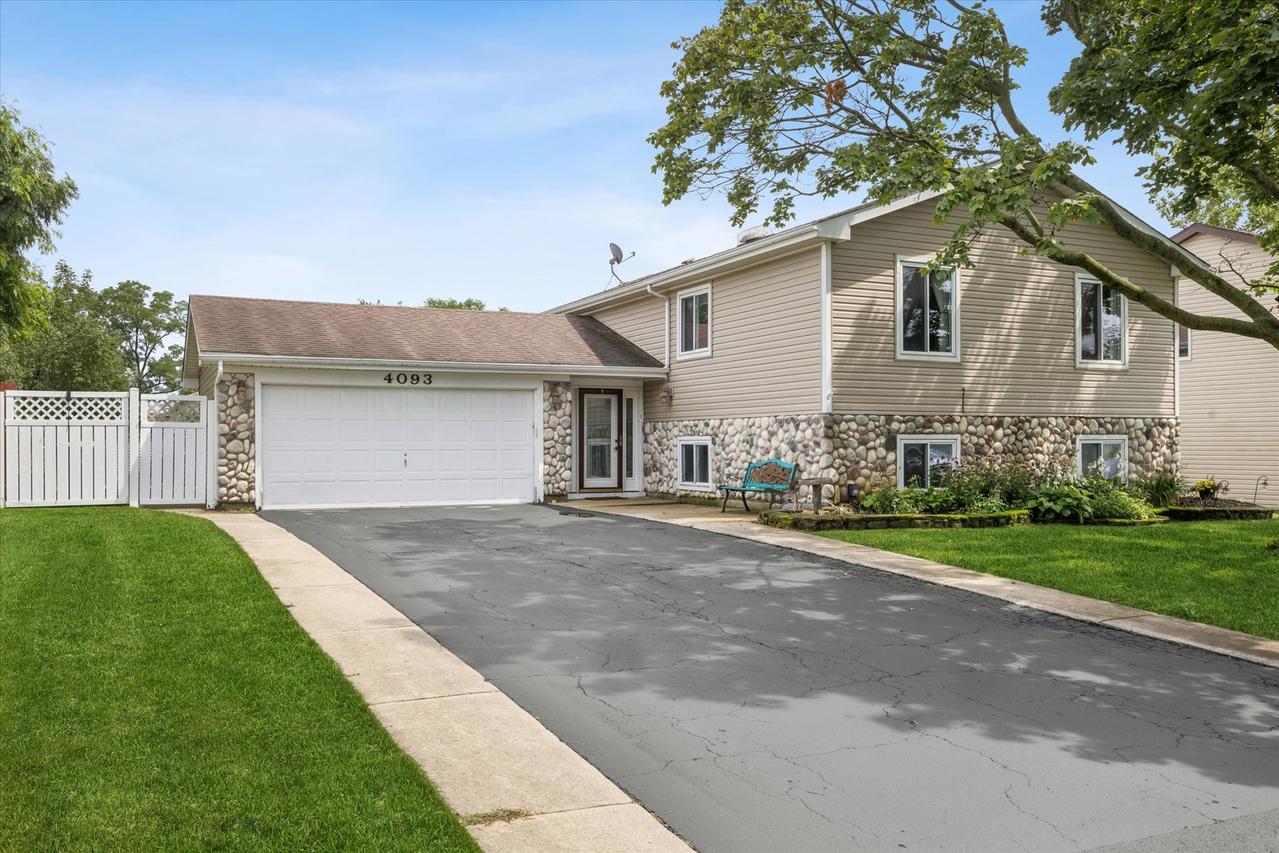 4093 Bayside Dr., Hanover Park, IL 60133