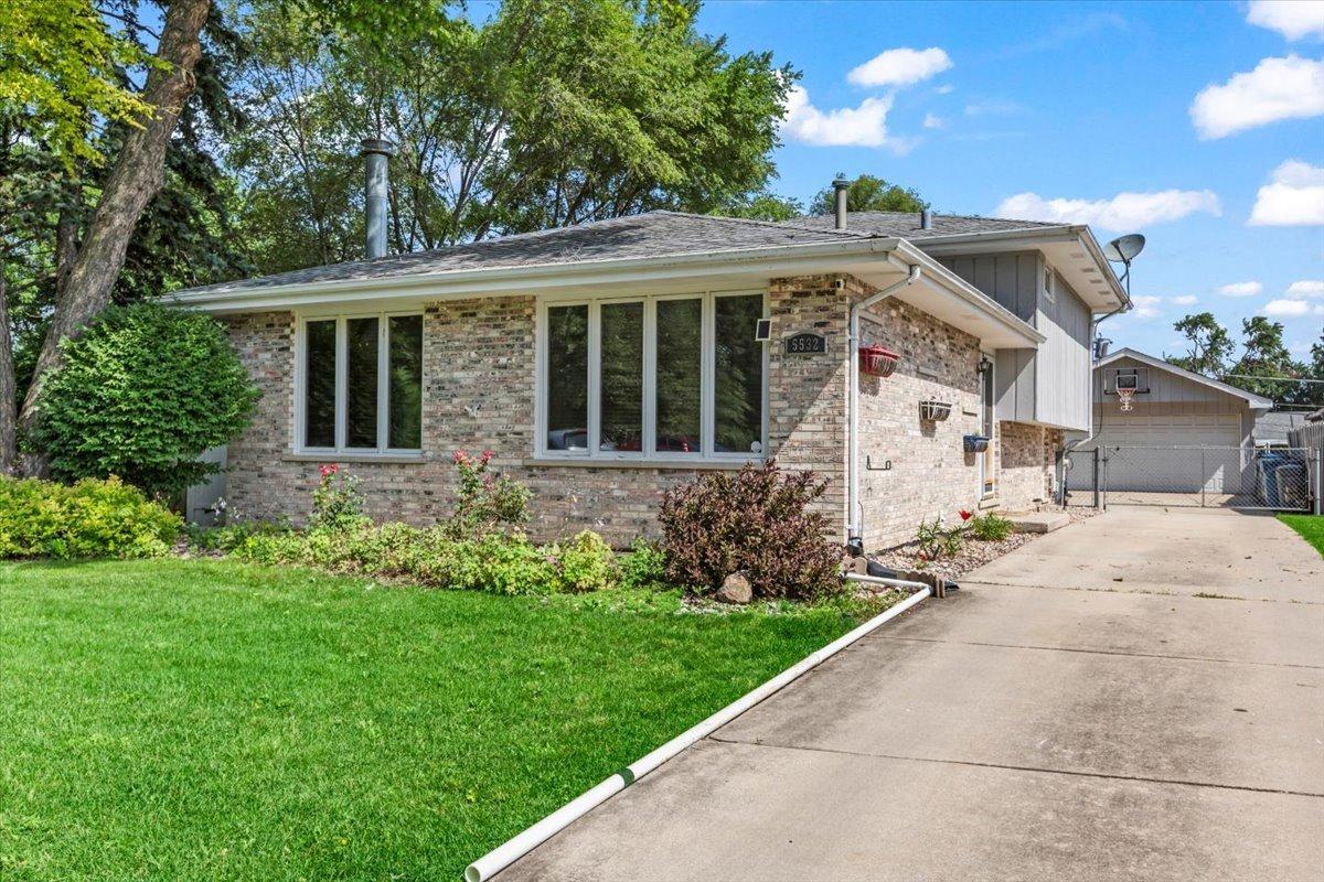 5532 129th St., Crestwood, IL 60418