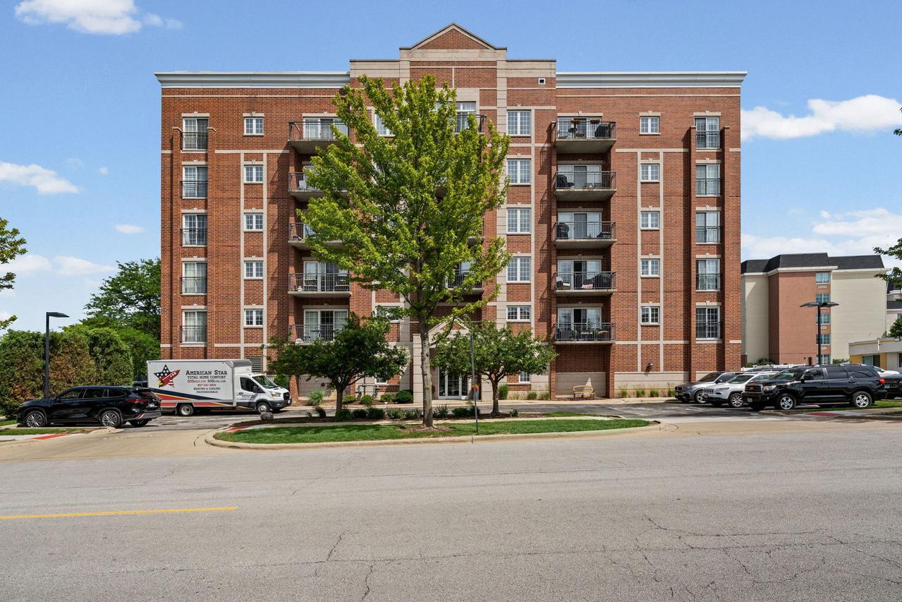 405 S Creekside Dr. #404, Palatine, IL 60074