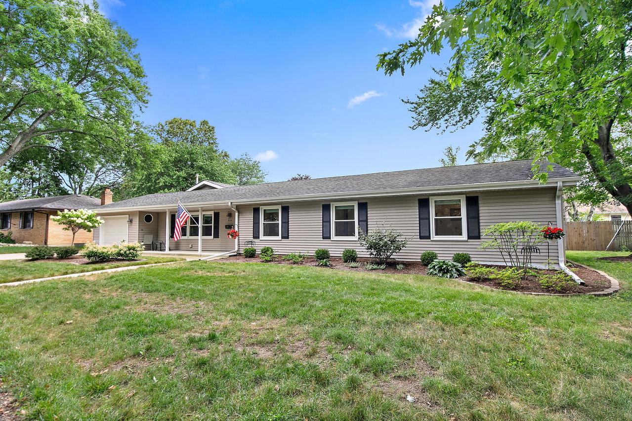 826 Birchwood Dr., Sycamore, IL 60178