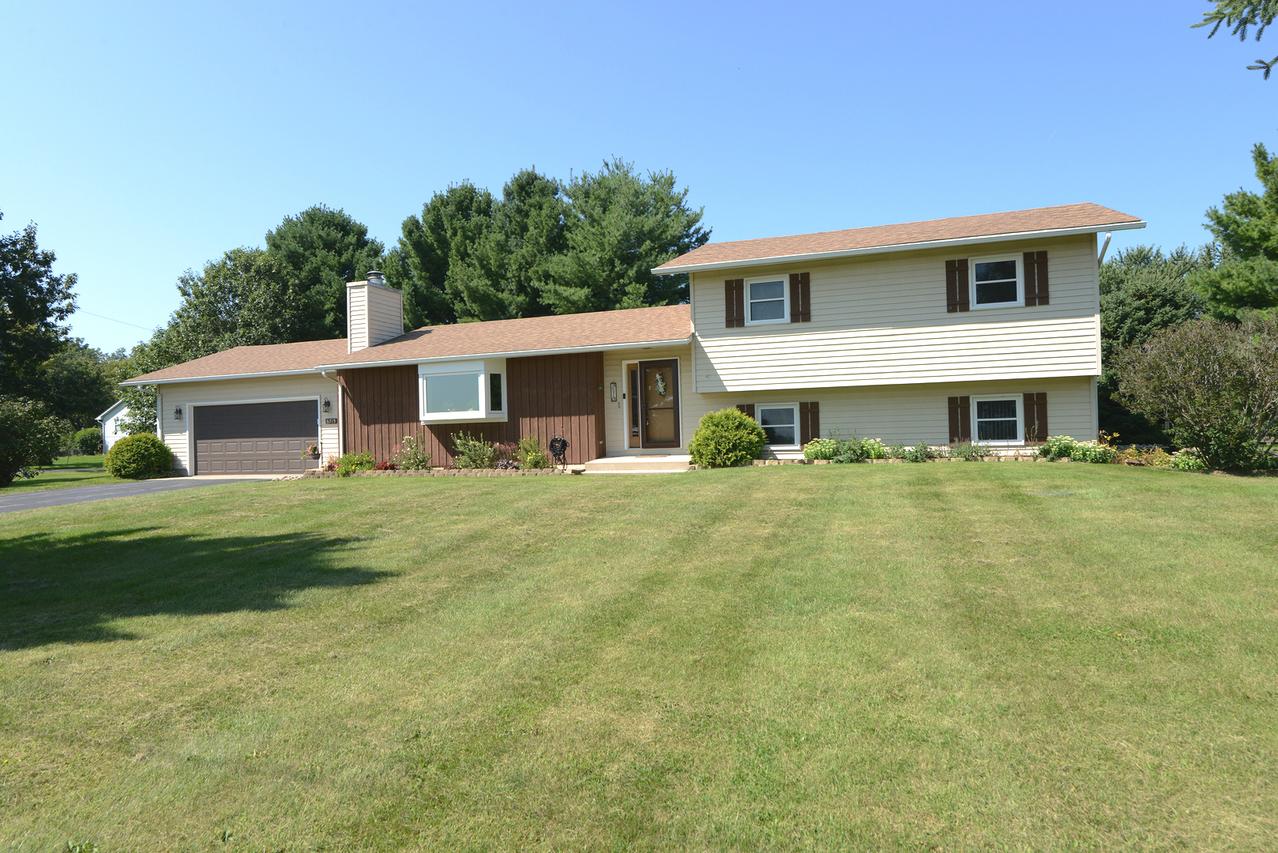 6715 S Oak Grove Rd., Harvard, IL 60033