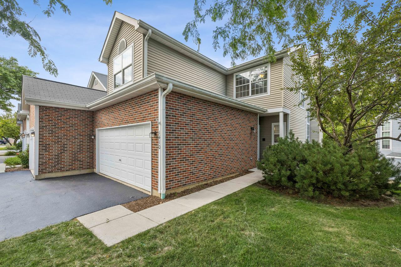 1410 Grandview Ct., Algonquin, IL 60102