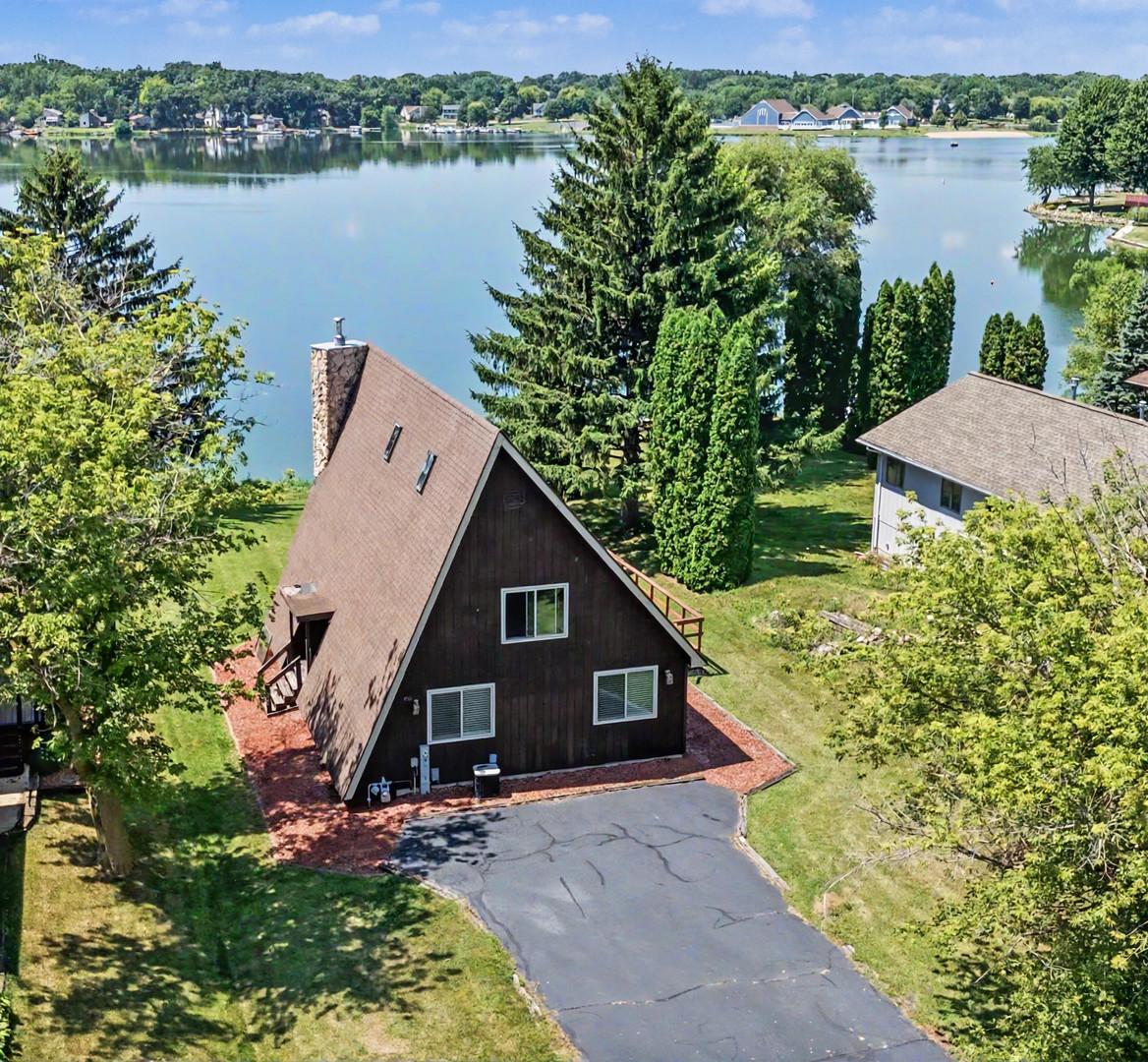 100 SE Candlewick Dr., Poplar Grove, IL 61065