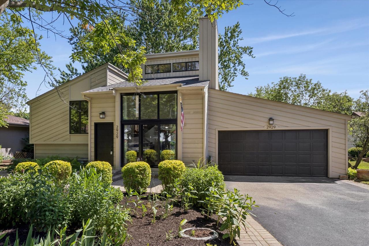 2929 Northcreek Dr., Woodridge, IL 60517