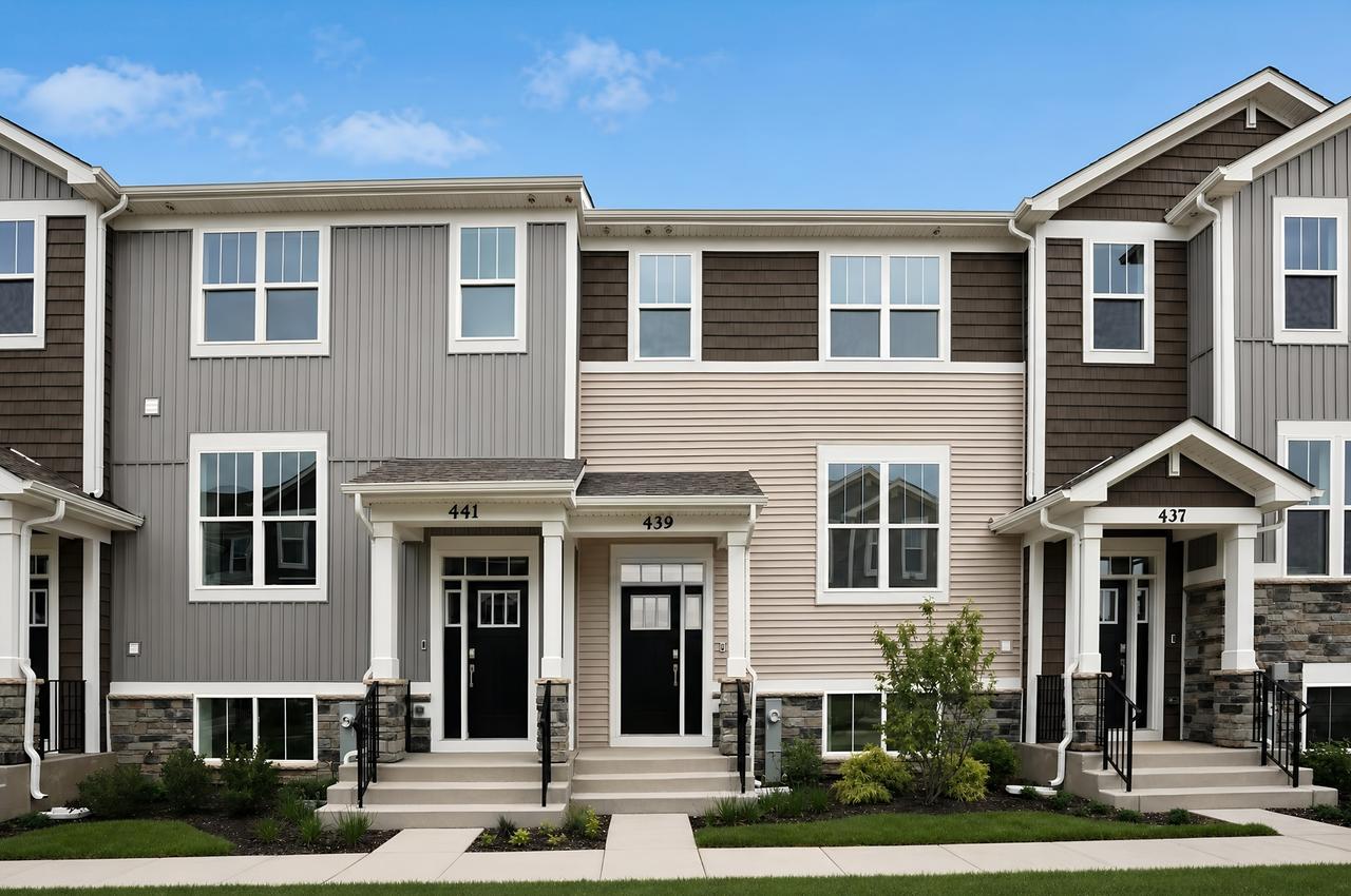 439 Red Oak Cir., Volo, IL 60020