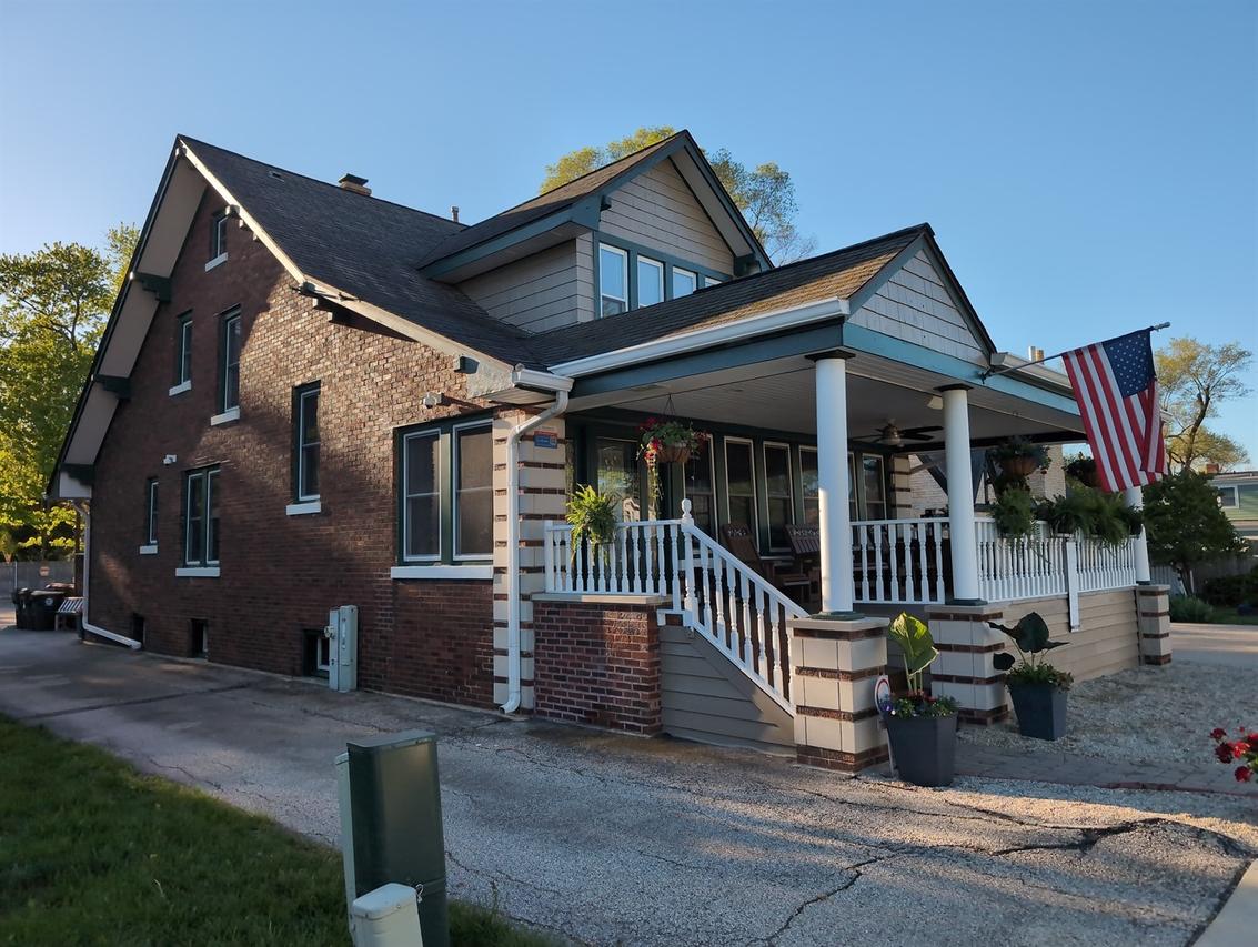 417 N Hough St., Barrington, IL 60010