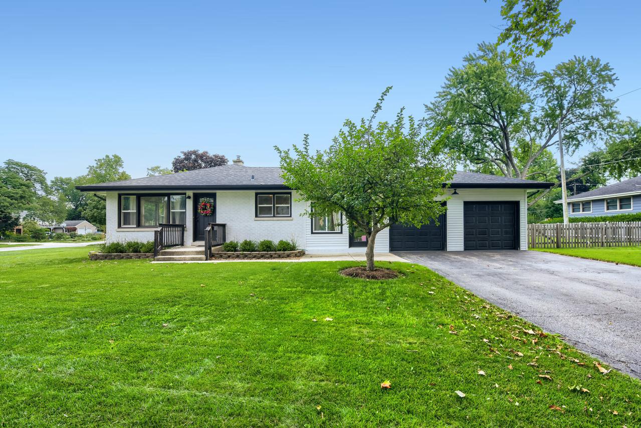 827 Lyford Ln., Wheaton, IL 60189