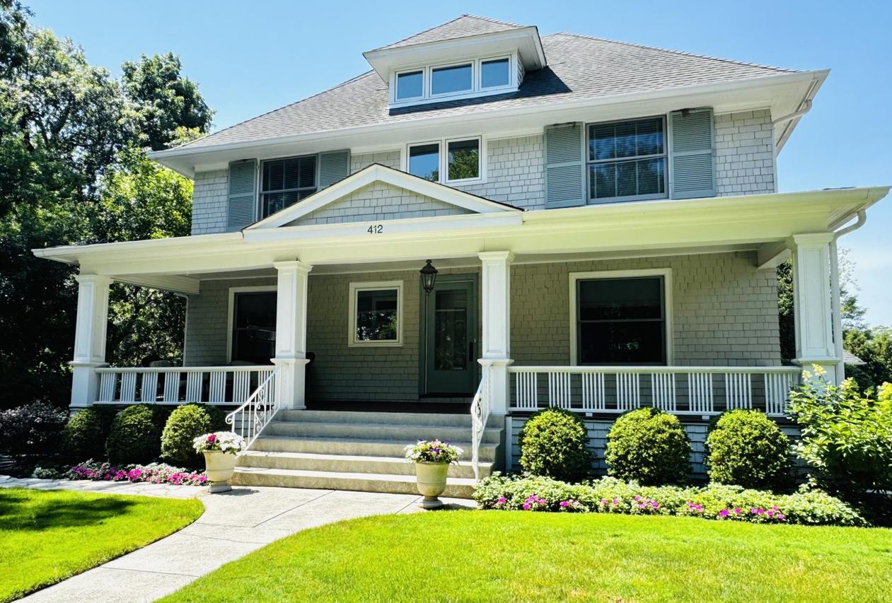412 Cumnor Rd., Kenilworth, IL 60043
