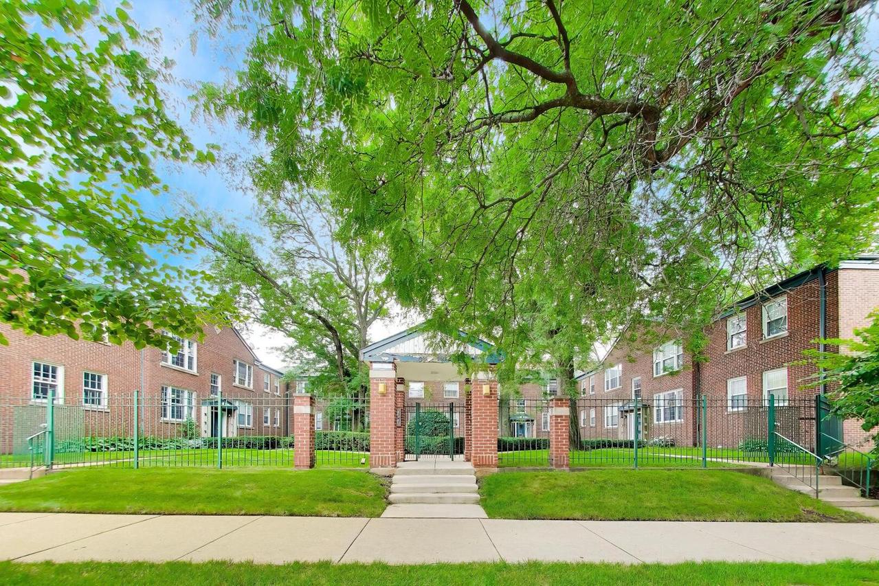 2417 W Fitch Ave. #1, Chicago, IL 60645