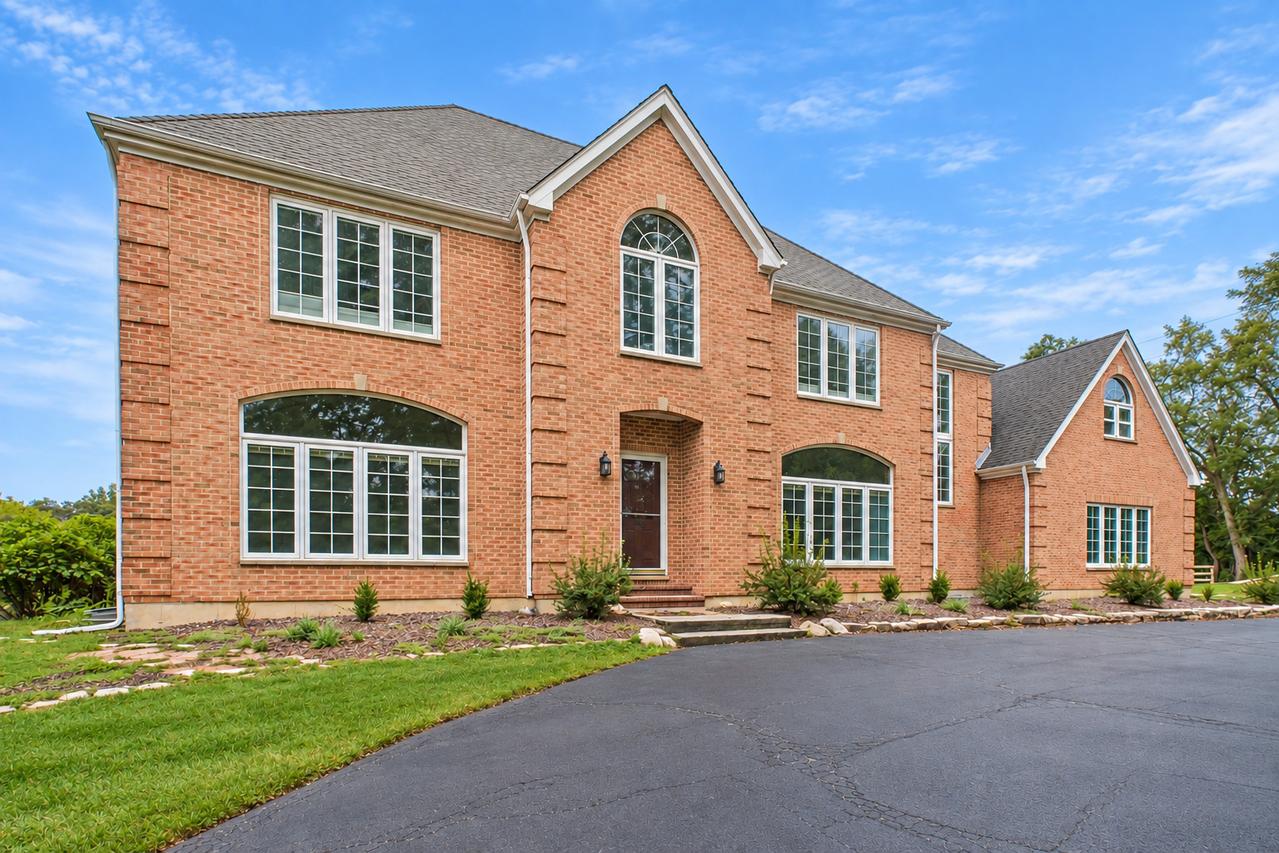 122 Deepwood Rd., Barrington Hills, IL 60010