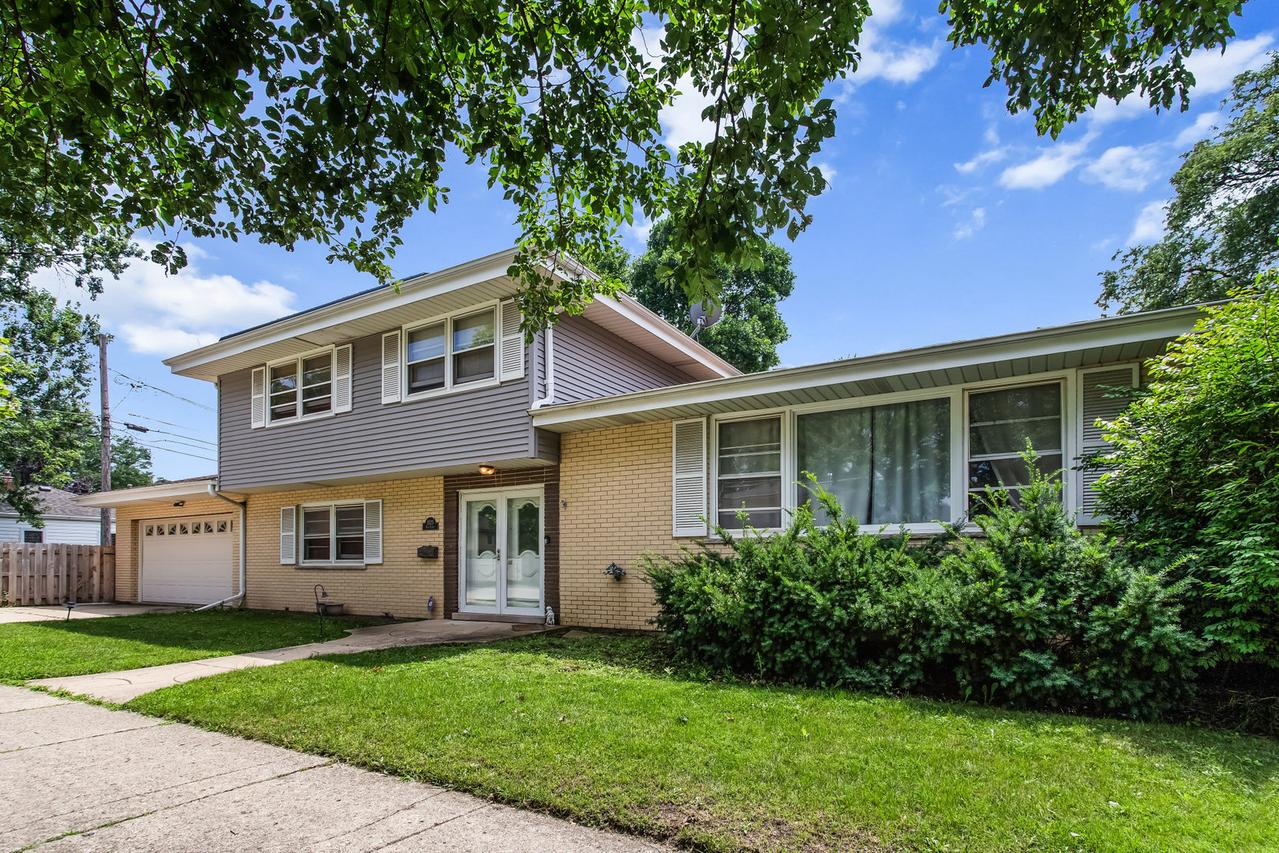 1525 Elm St., Park Ridge, IL 60068