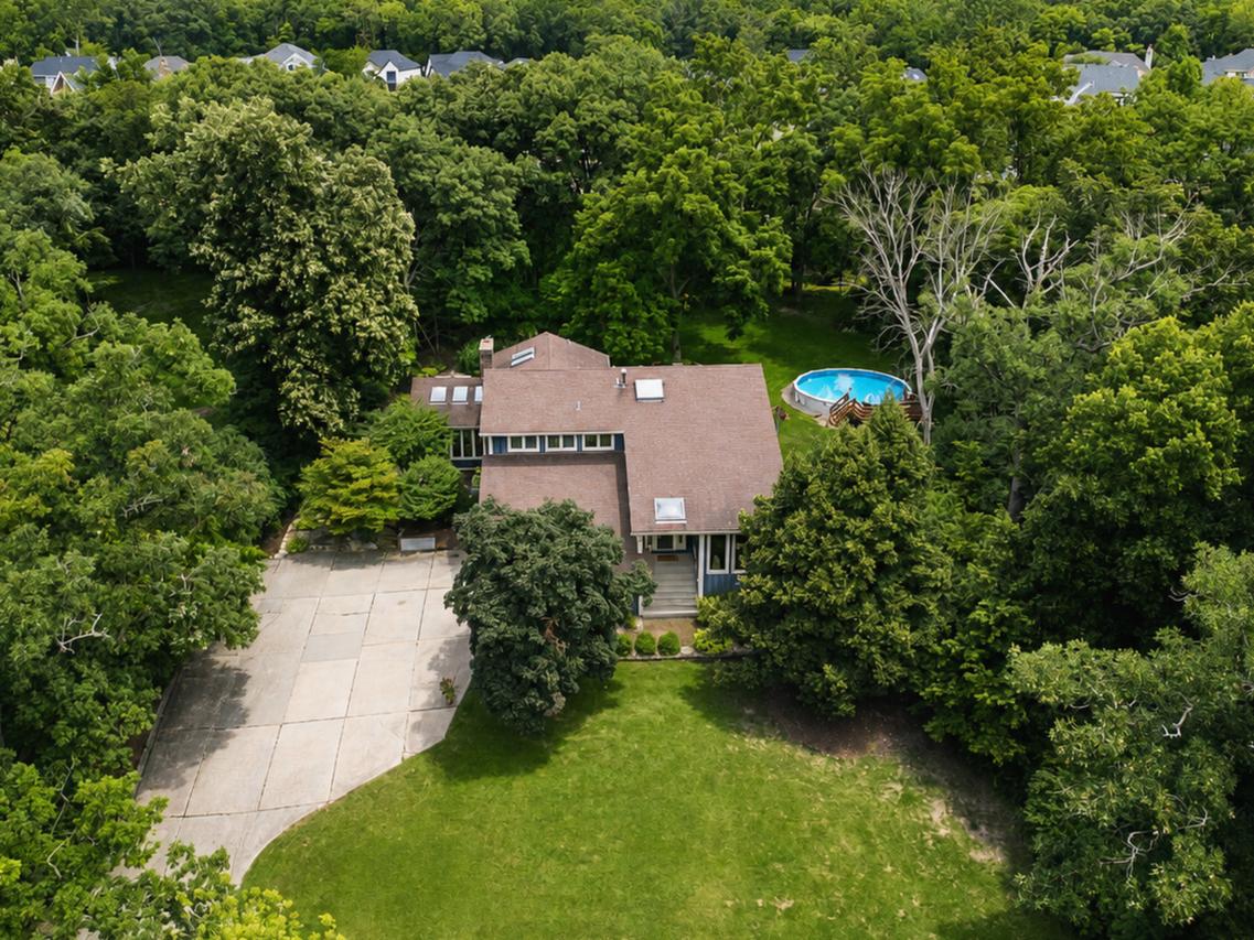 16244 Bluff Rd., Lemont, IL 60439