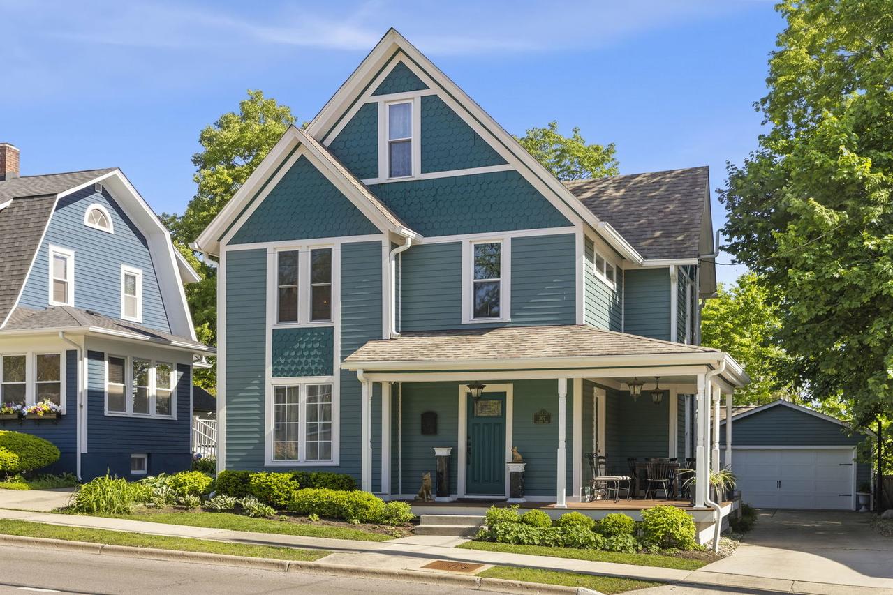 307 Illinois Ave., St. Charles, IL 60174