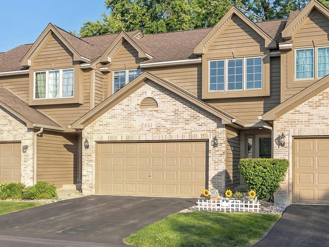 955 Ascot Dr., Elgin, IL 60123