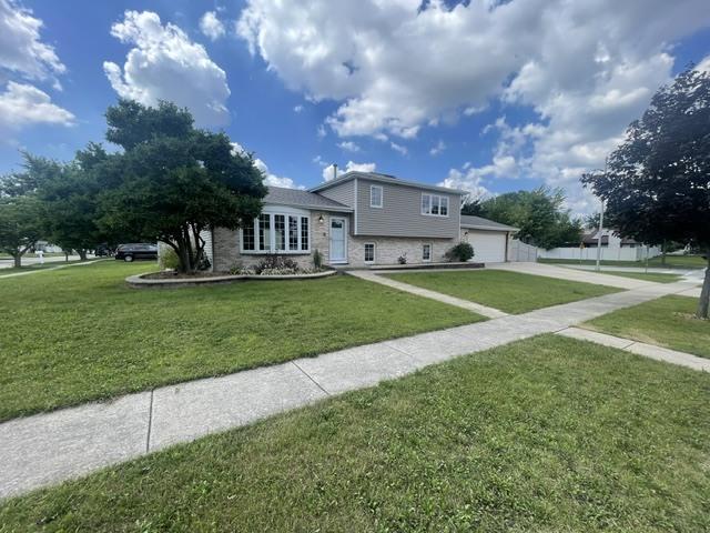 793 Six Pines Dr., Romeoville, IL 60446