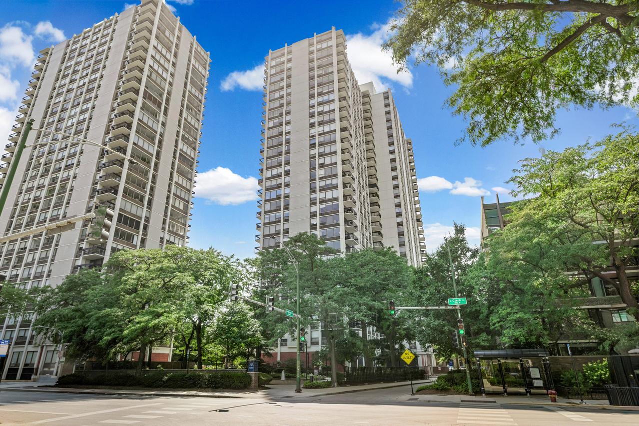 1460 N Sandburg Ter. #711, Chicago, IL 60610