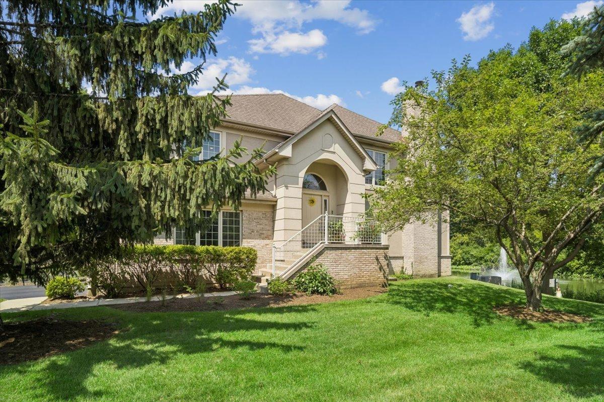 30 Beaconsfield Ct., Lincolnshire, IL 60069